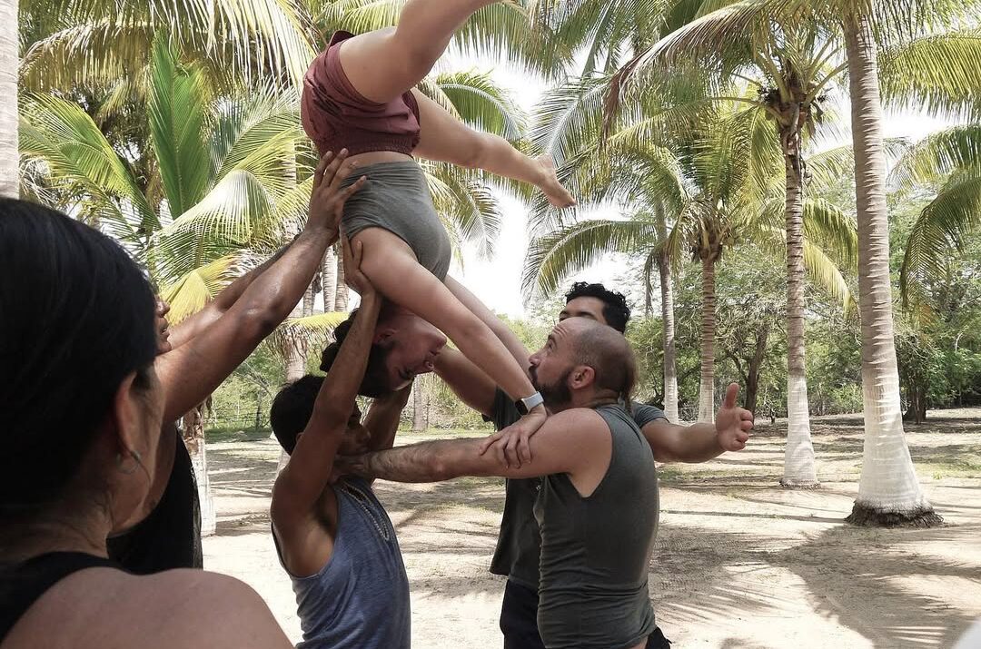 Acroyoga: confiar en el otro y en una misma