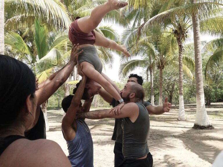 Acroyoga: confiar en el otro y en una misma
